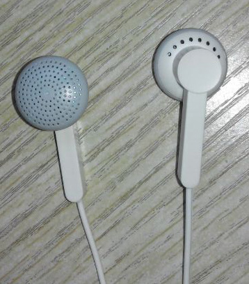 HAOMUK-B2033 Plastic Earphones
