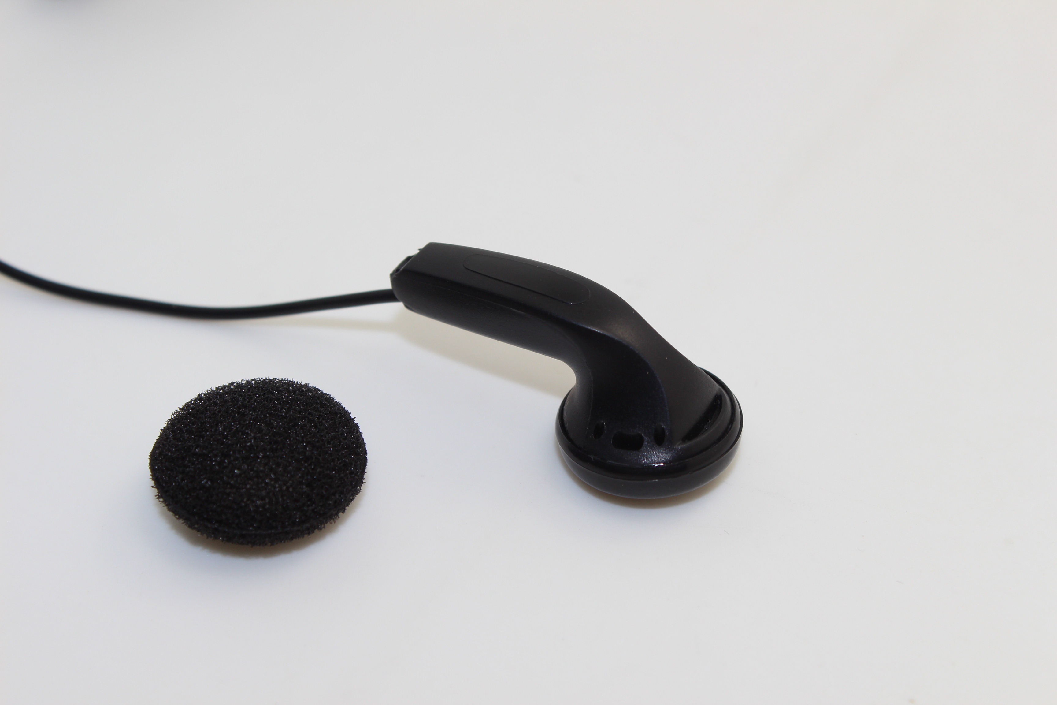 HAOMUK-B2043 Plastic Earphones