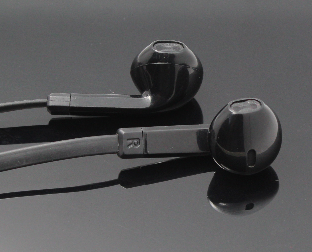 HAOMUK-B2034 Plastic Earphones